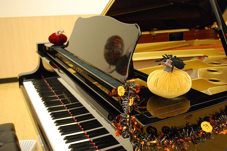 baby grand piano